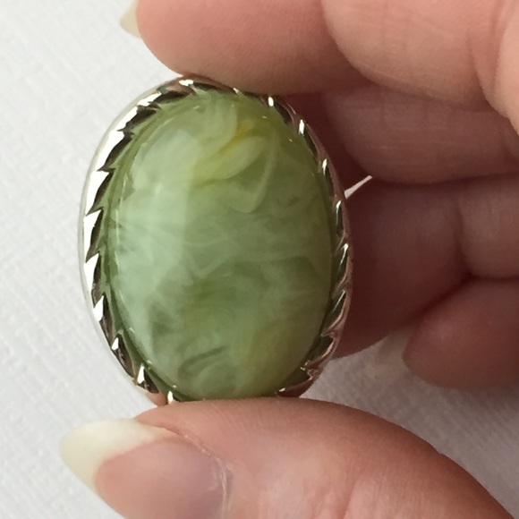 Vintage Green Plastic Statement Clip On Earrings - Picture 5 of 8